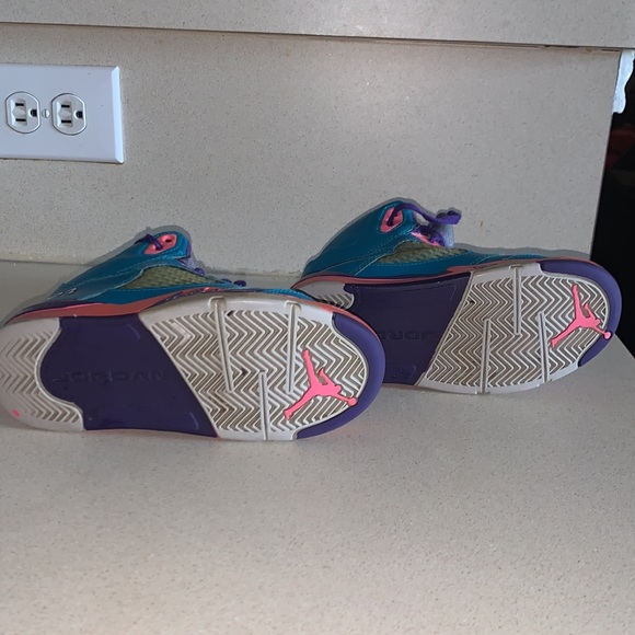 Tropical Teal/White-Digital Pink-Court Purple Retro
Jordan 5 13c - Picture 8 of 8